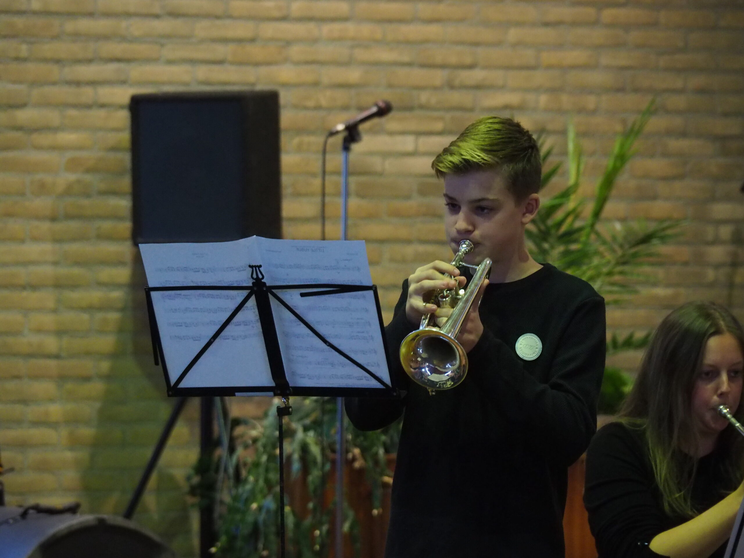 Lid leerlingenorkest Juliana Marken op cornet